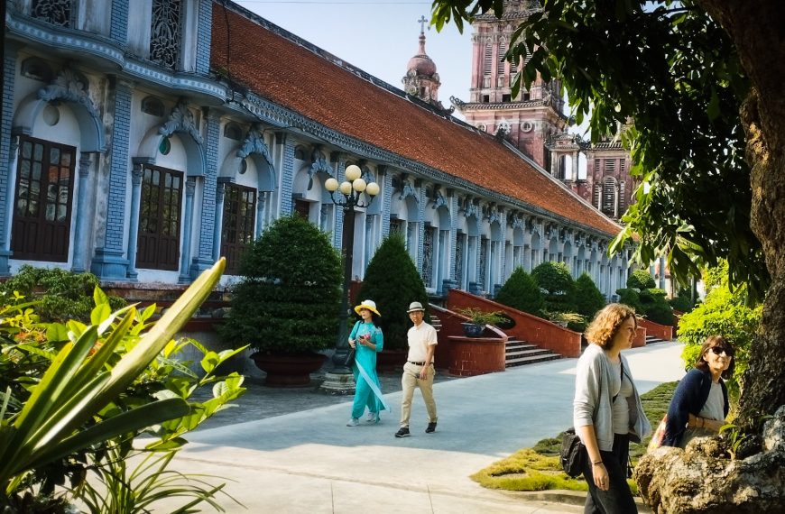 ĐƯỜNG VỀ XỨ ĐẠO